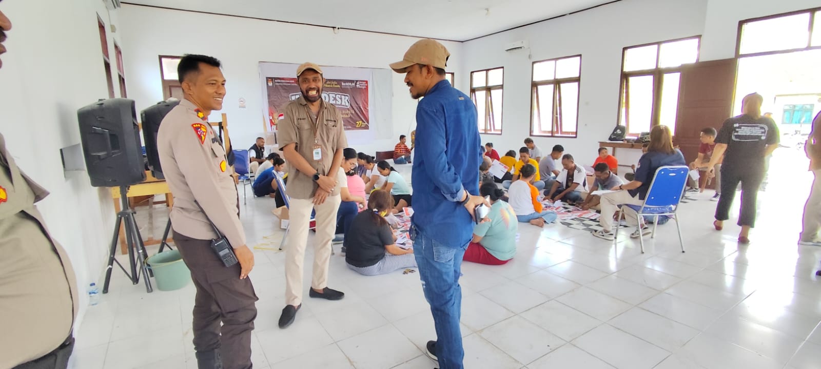 Pengawasan secara melekat dilakukan oleh Bawaslu Kabupaten Kepulauan Tanimbar dalam proses penyortiran dan pelipatan surat suara yang berlangsung pada Aula KPU KKT