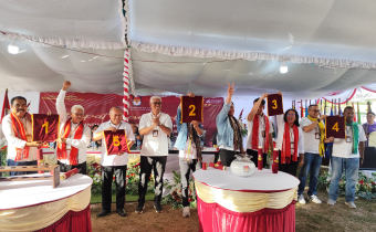 Buarmasa-Serin mendapat nomor urut 1, Melky-Kelvin mendapat nomor urut 2, Riky-Yul mendapat nomor urut 3, Boy-Poli mendapat nomor urut 4 dan Rangkoratat-Oratmangun mendapat nomor urut 5.